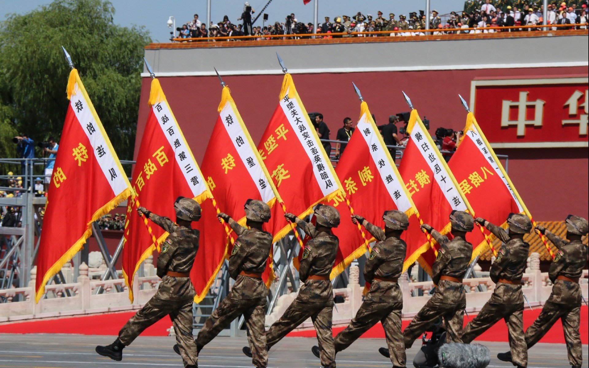 澳女队自由泳冲刺阶段反超成功,澳大利亚女子4×100自由泳