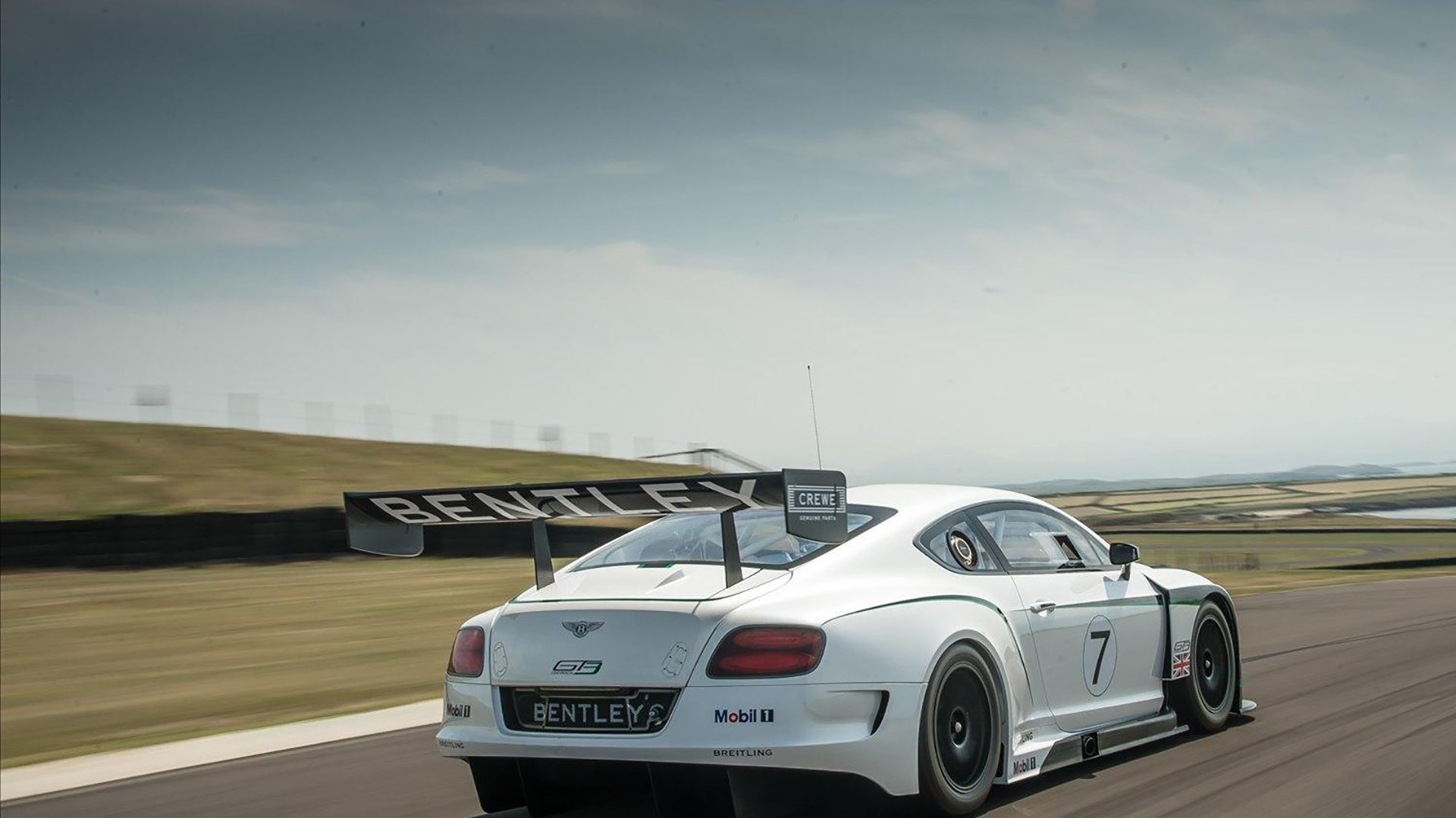 男女橄榄球商业差距正逐步缩小,橄榄球比赛规则讲解