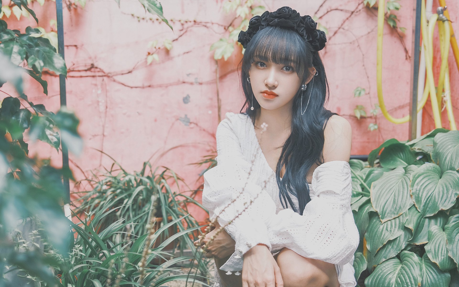 开云体育官网-罗斯·范奥特尔戴克触壁瞬间全场惊呼，范尼斯特尔罗伊